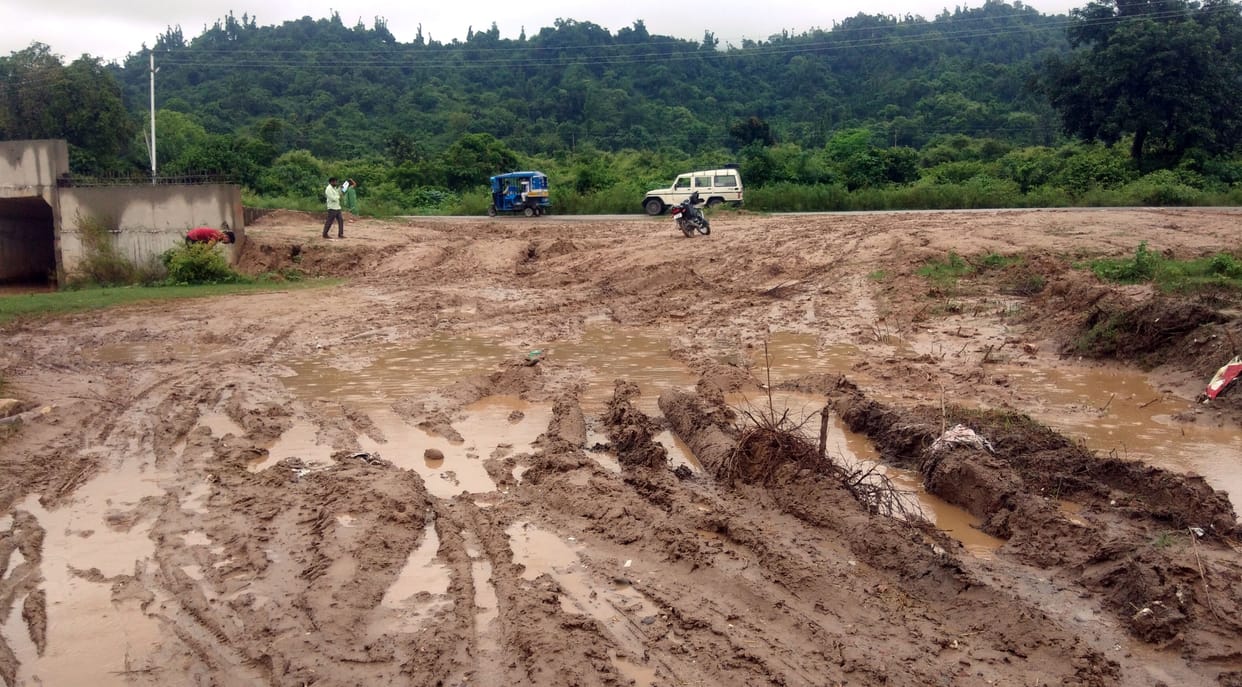 The mud put to making forelane became a problem