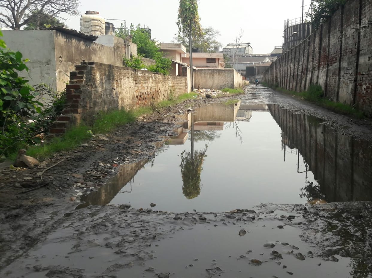 Waterlogging on Sheikhpura road due to rain, people upset