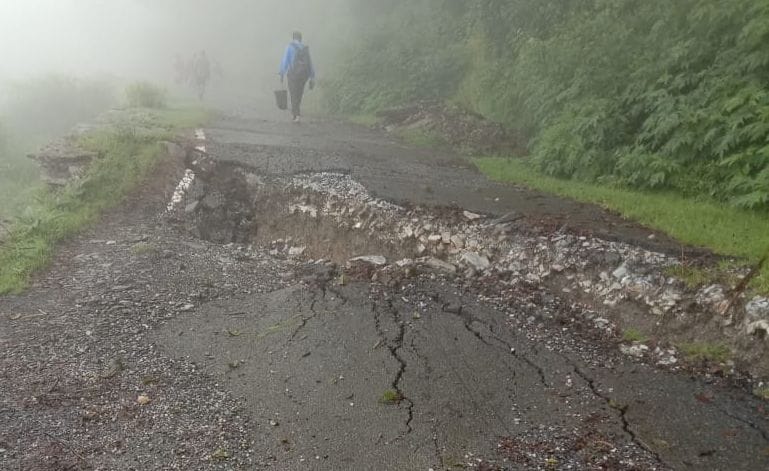 Road Band in Kapkot