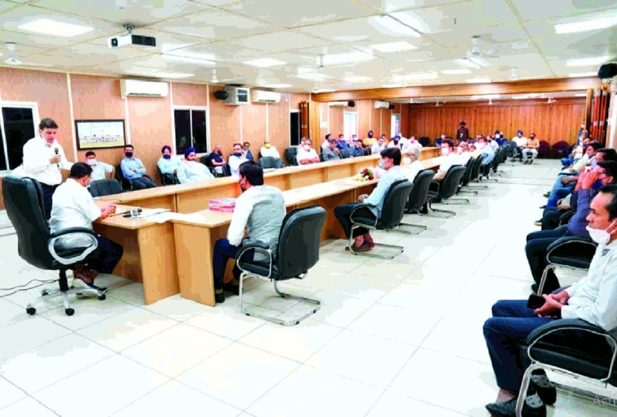 Hotel Association officials met Kejriwal and expressed thanks