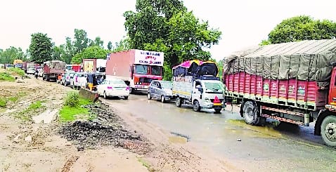 Hulasangra crossing jam in the evening did not open till night