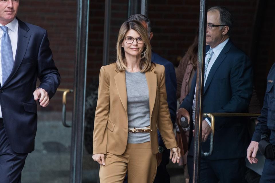 Full House Actress Lori Loughlin Gets Two Months In Jail In US Admissions Scam