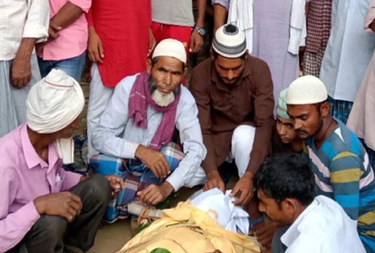 Muslims performed the Cremation of Hariom in Hindu customs in Kasganj