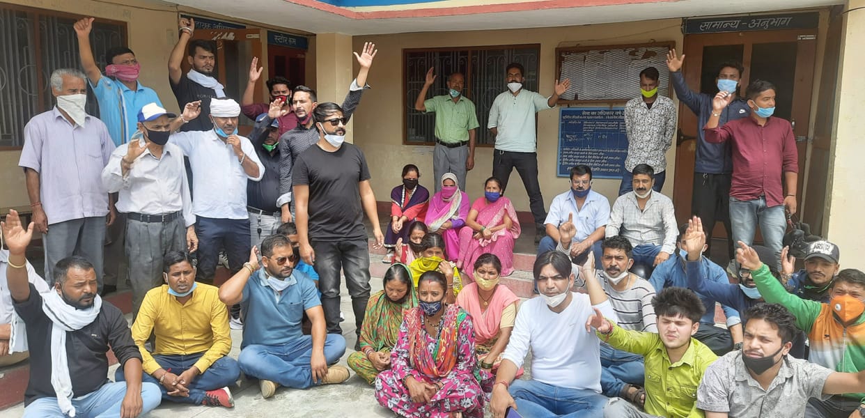 Congress performance in Jal Sansthan office