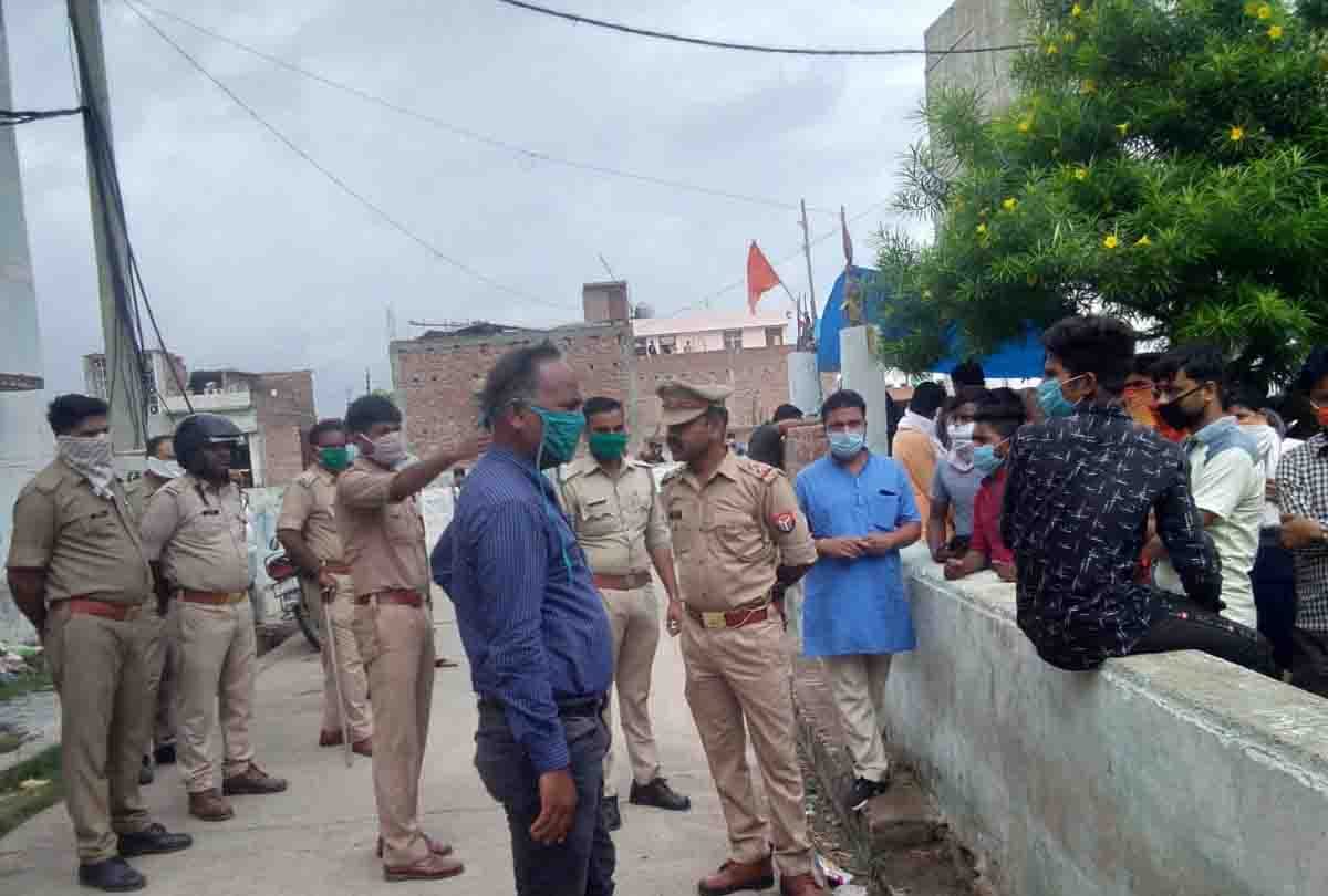 Anarchists vandalized religious places in Orai in UP, heavy force deployed on the spot