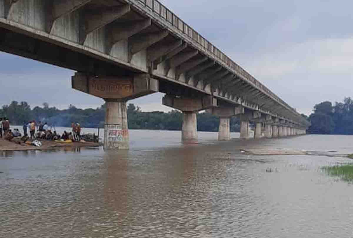 Angry girl jumped into Ganga when father stopped going to coaching