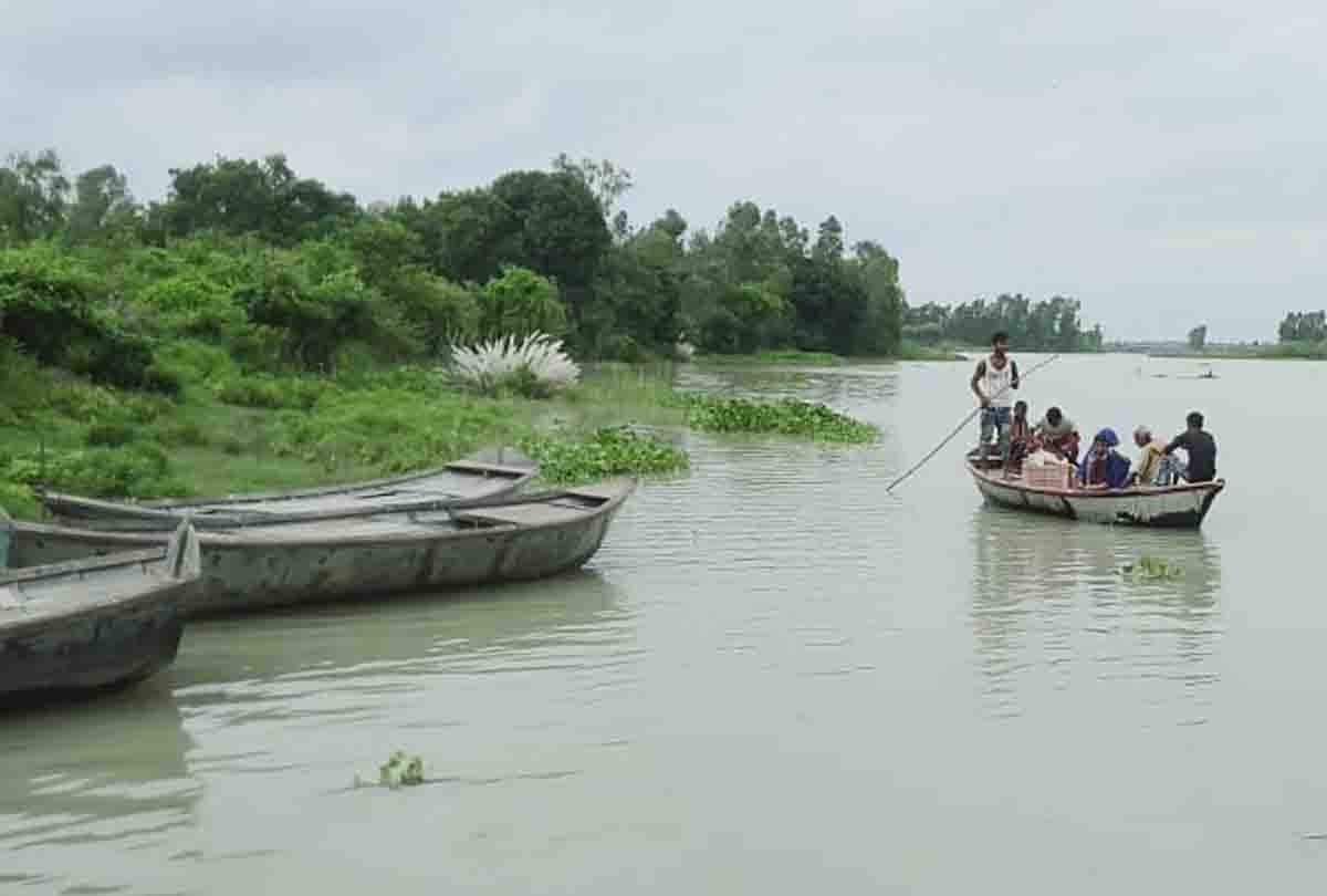 Ganga river water level increasing rapidly Flood situation critical