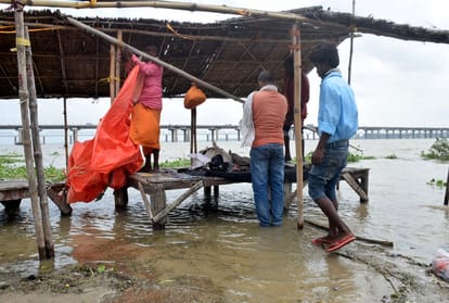 Prayagraj News: Ganga's water level rises by 3 cm per hour, Yamuna also rises