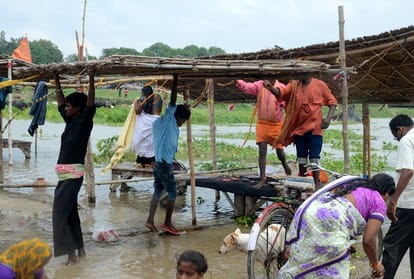 Prayagraj News: Ganga's water level rises by 3 cm per hour, Yamuna also rises