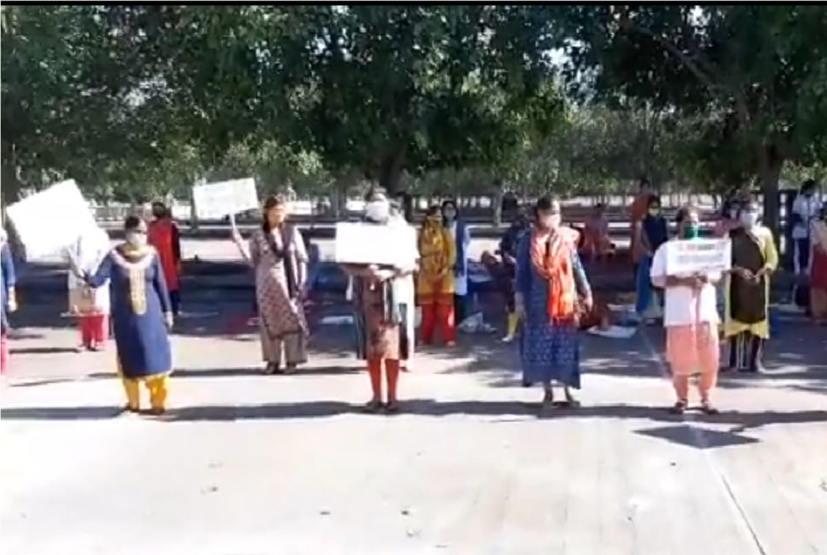 181 Womens helpline in Uttar pradesh shutdown, female staffs demanding unpaid salaries and alternative jobs from Yogi Adityanath Government