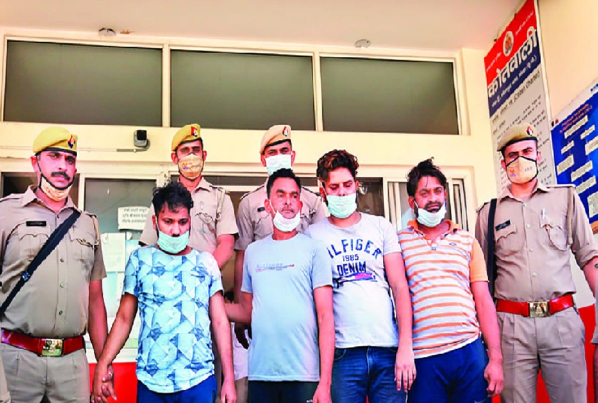100 crore fraud in the name of giving franchise of retail store in noida