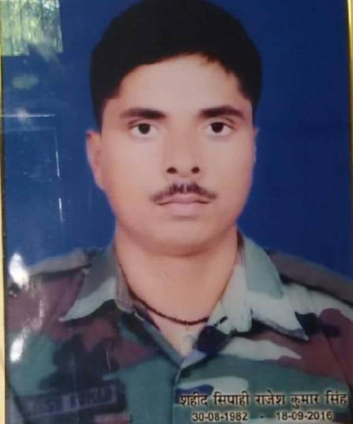 Jaunpur: Father expressed happiness over the decision of naming road in the name of the martyr Rajesh of Uri