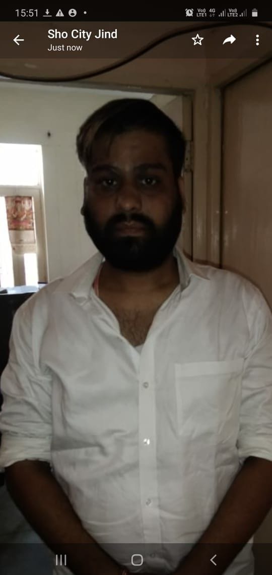 Munish Verma, leader of gang of fake income tax officers arrested, family brought police station