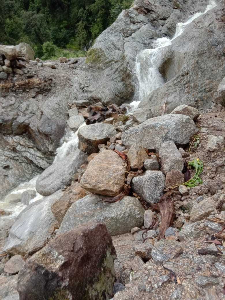 17 roads in Bageshwar closed, people's problems increased