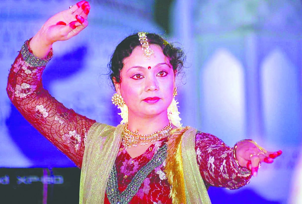 Aparajita 100 Million Smiles struggle story of women dancers