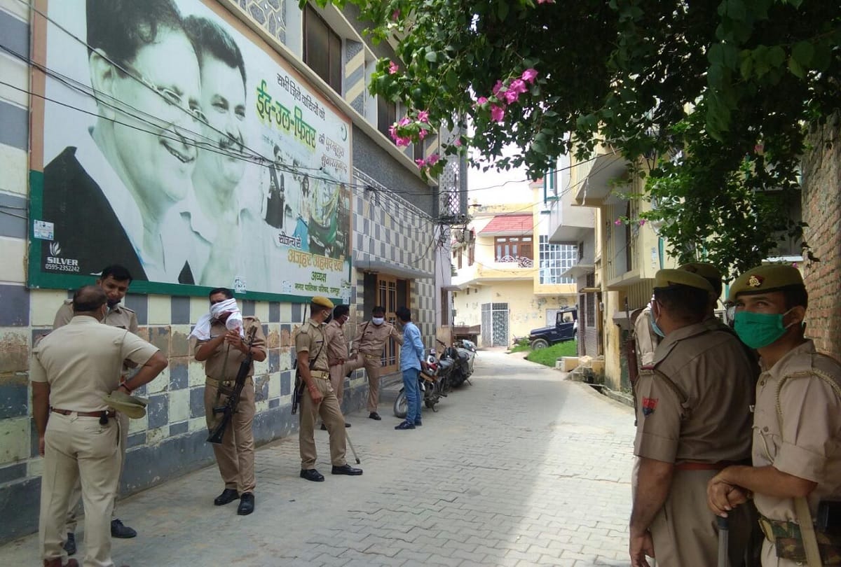 Seizure procedure started in Azhar Ahmed Khan close connection of Azam Khan house  