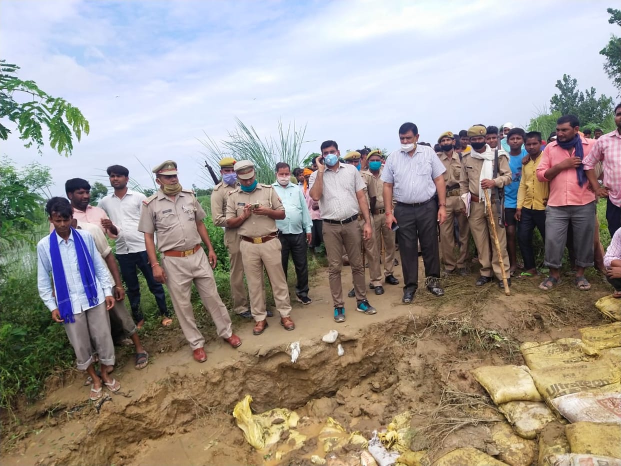 Ramganga river embankment broken near Mubarakpur