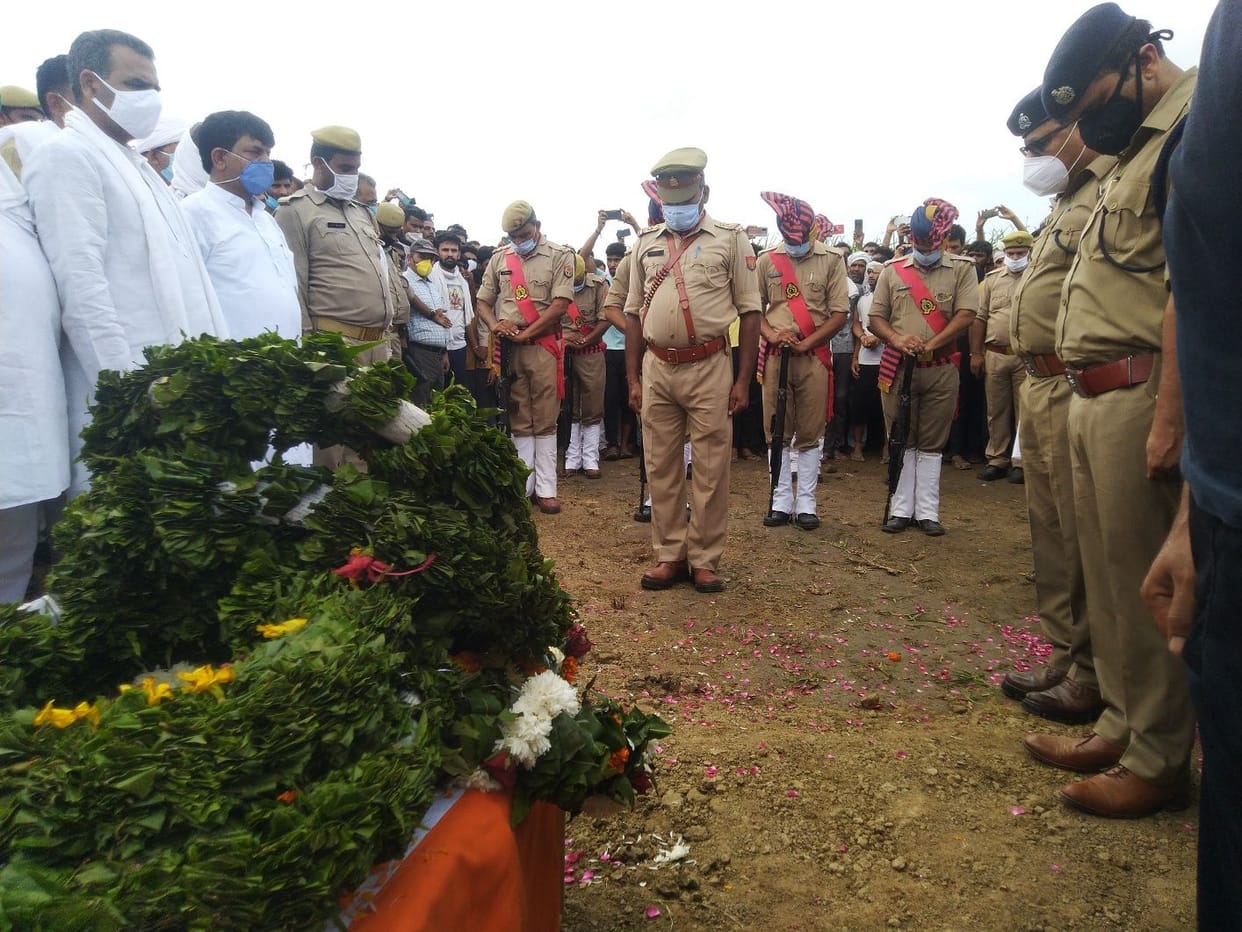Muzaffarnagar: funeral of military personnel with state honors
