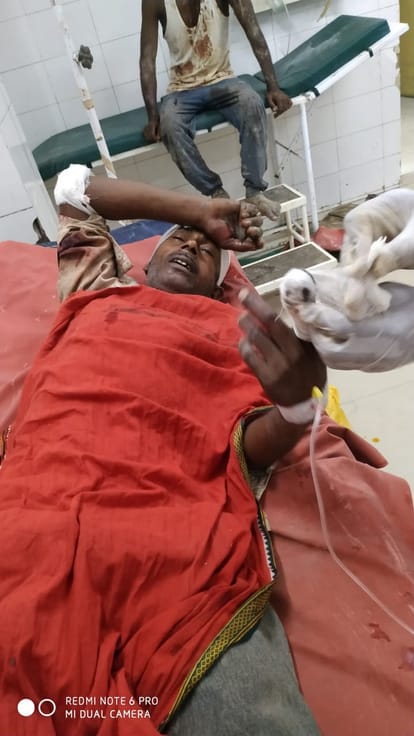 Three People died including two real brother and many injured in two side clash over land dispute in jaunpur up