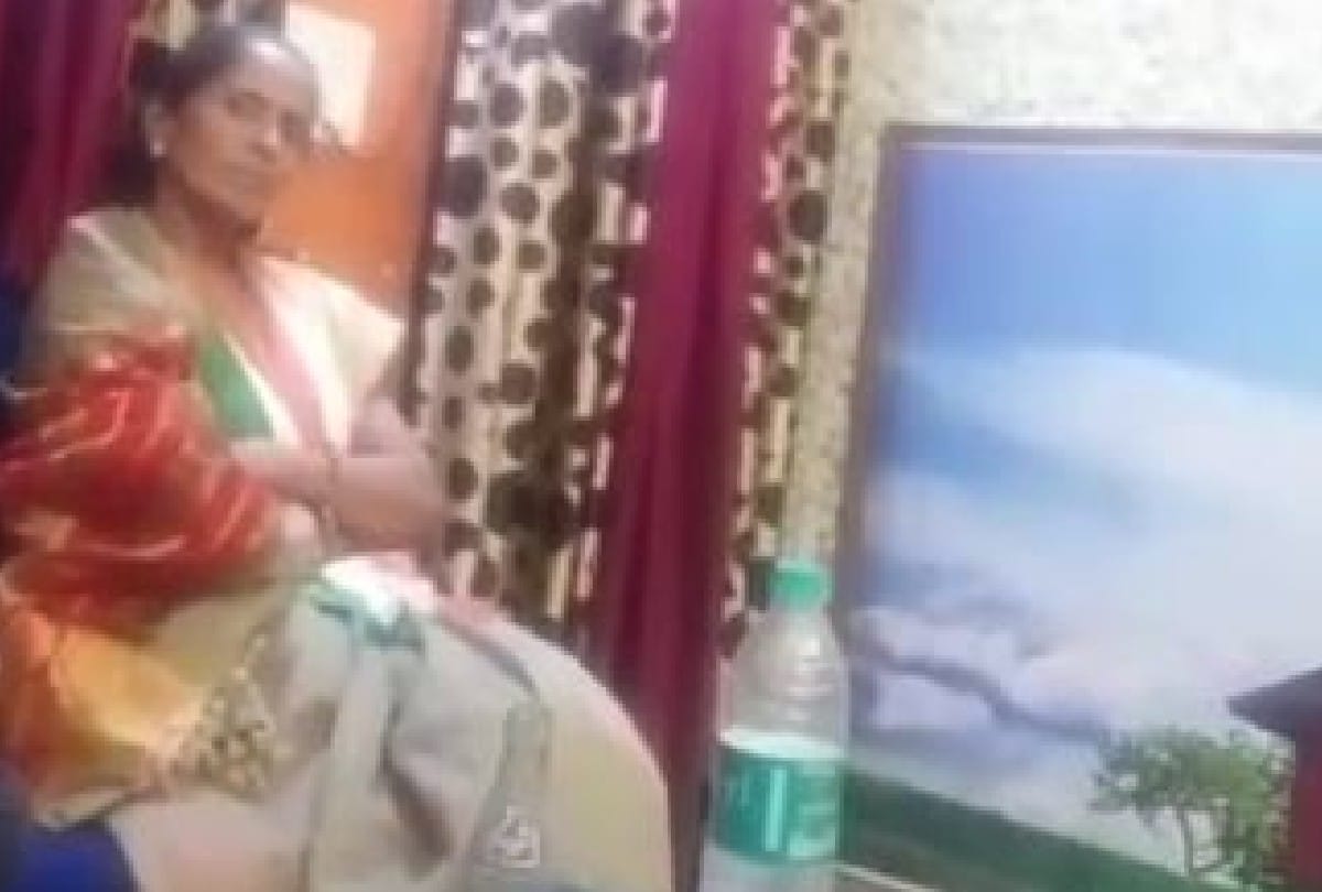 Congress leaders asks bribe to stop protest against torent power company, video goes viral in agra