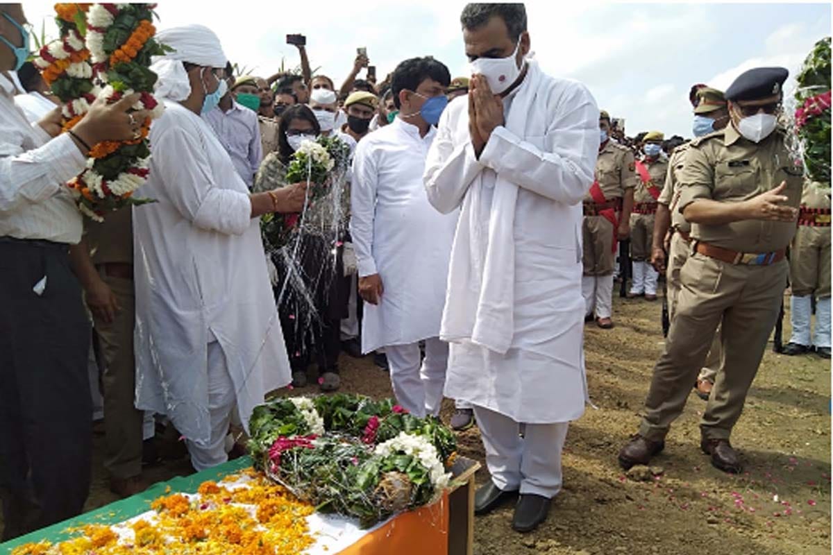 mortal remains of the young Mohit reached Muzaffarnagar from Jammu, mass gathered at the funeral