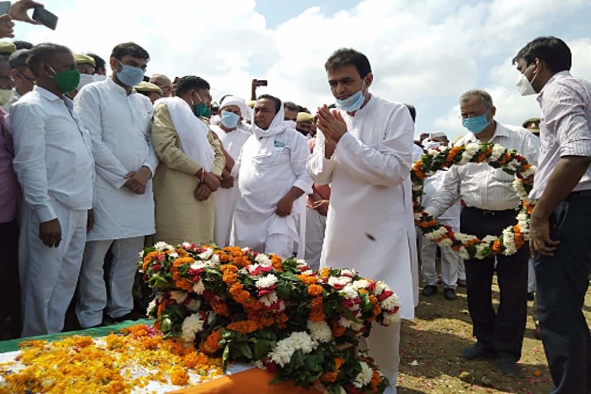 mortal remains of the young Mohit reached Muzaffarnagar from Jammu, mass gathered at the funeral