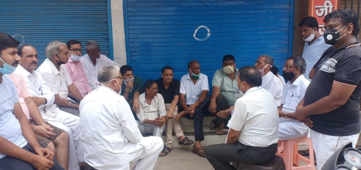 Traders of the district descended against the weekend lockdown