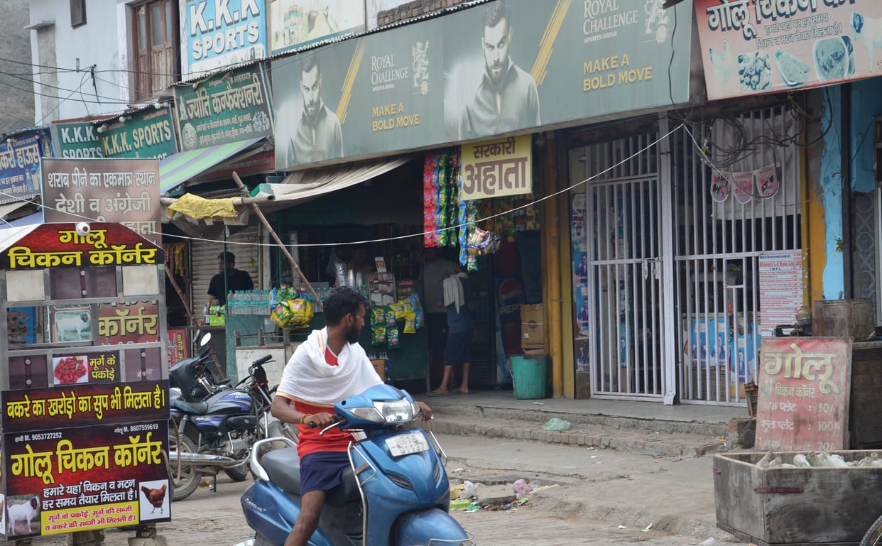 police, shopkeeper, weekly lockdown