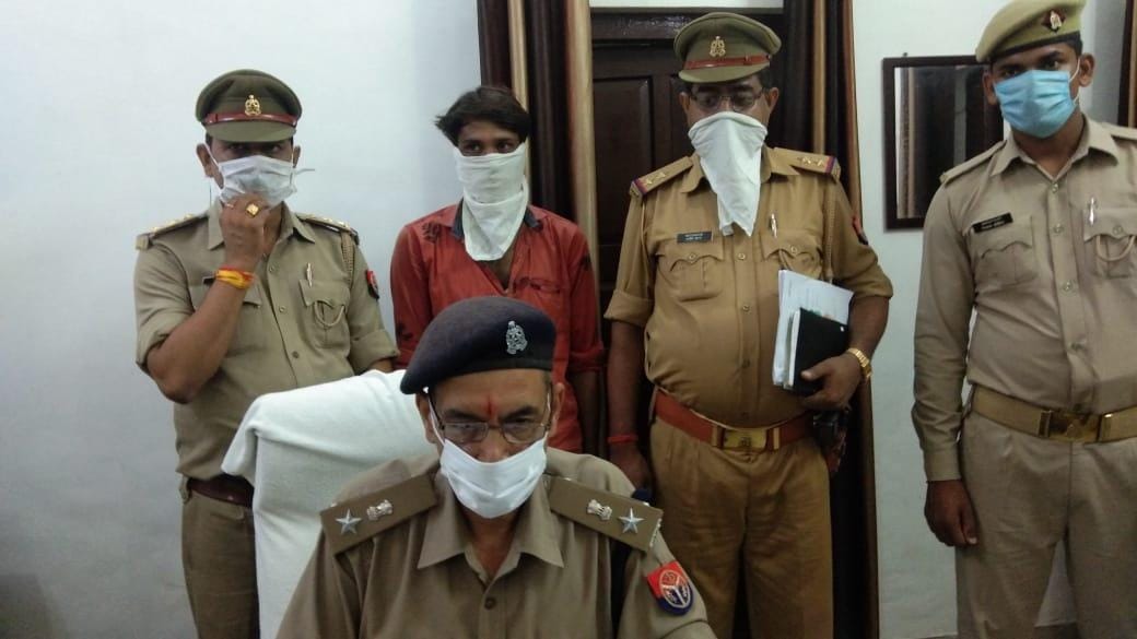 Police arrested two prize crooks