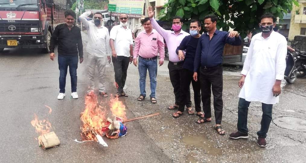 Congressmen burnt effigy of government