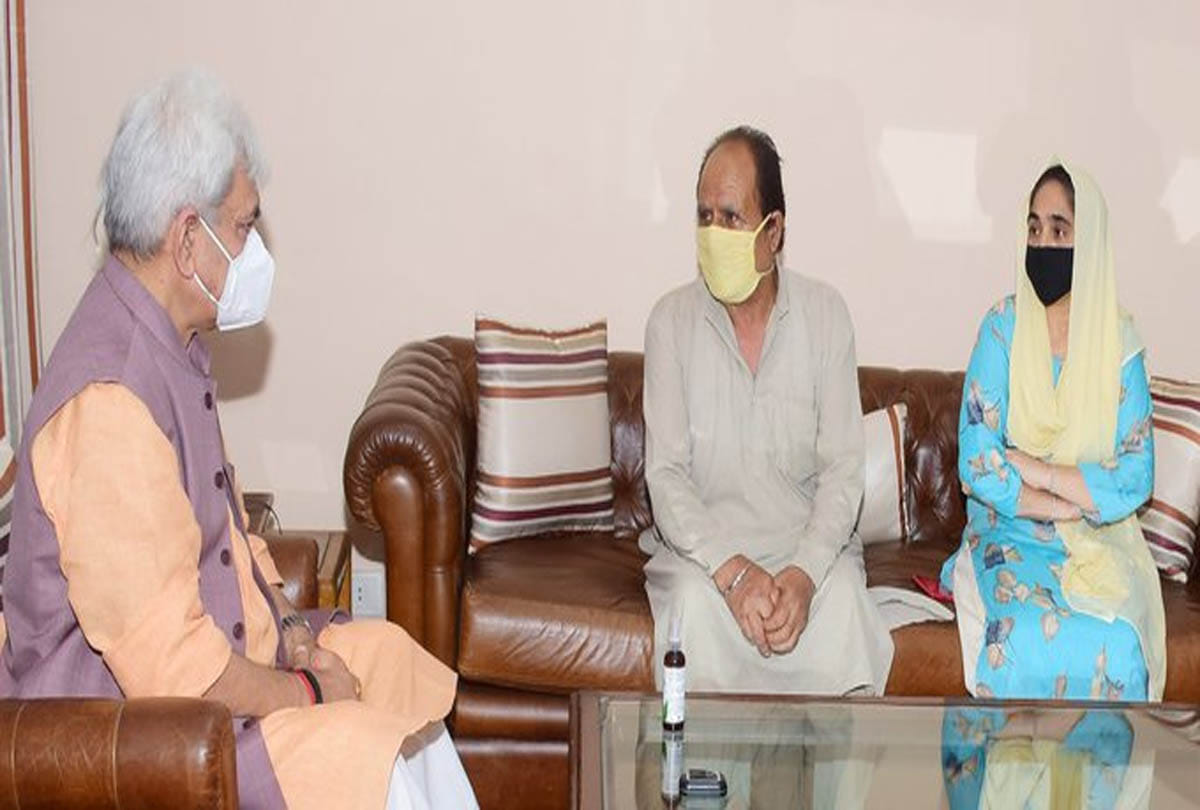 Lieutenant Governor Manoj Sinha met Ajay Pandita's family, assured all possible help