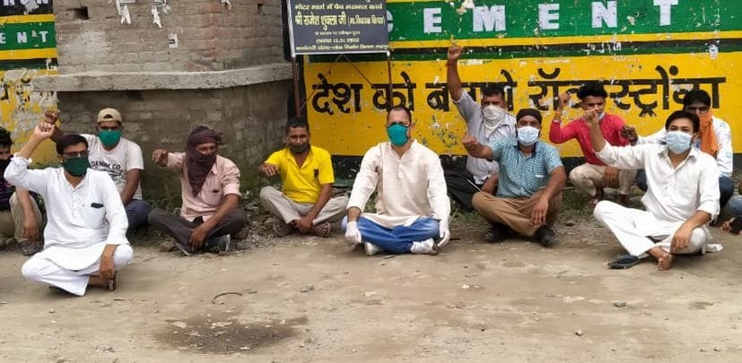 People protested, demand for road constructiom