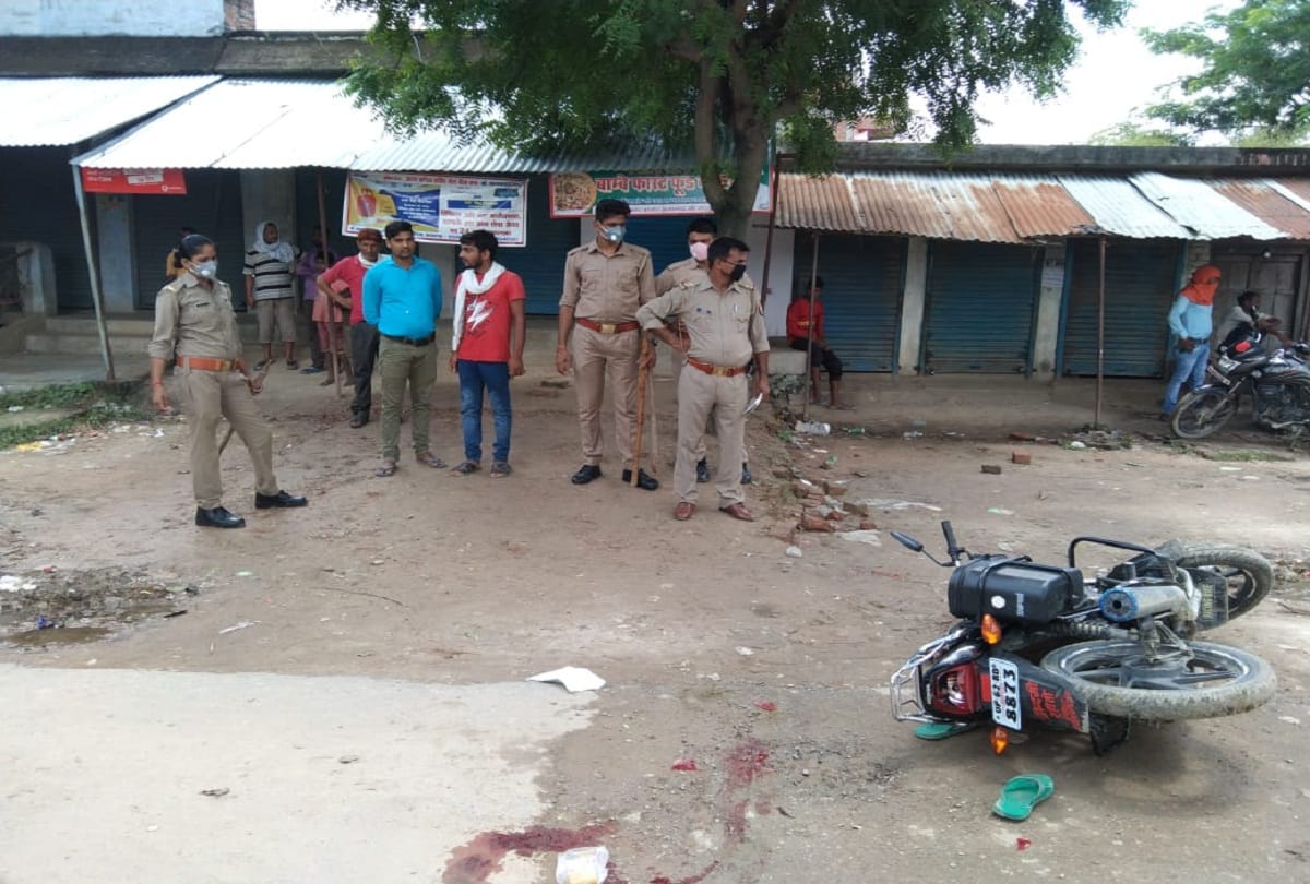 Truck bumps three people in Pratapgarh two dead and one in critical condition
