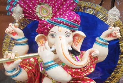 Gajanan came with a flute, installed urn statues in homes
