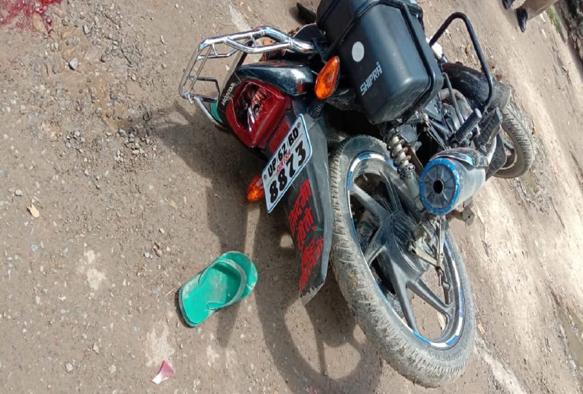 Truck bumps three people in Pratapgarh two dead and one in critical condition