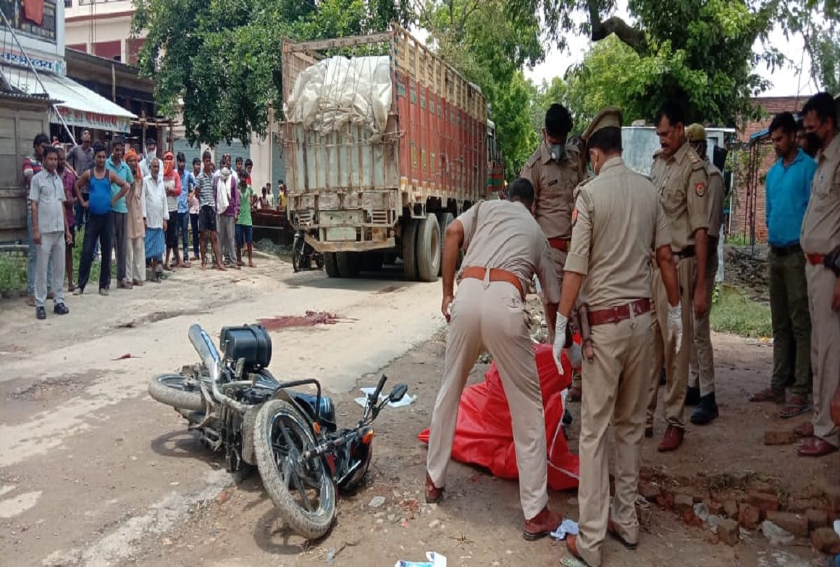 Truck bumps three people in Pratapgarh two dead and one in critical condition