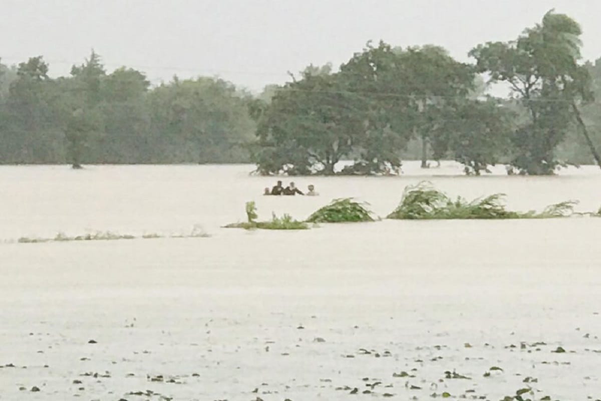 Heavy Rain and Flood in Bhopal: Car trapped in river and A Family Remained Trapped Overnight, SDRF Team rescued