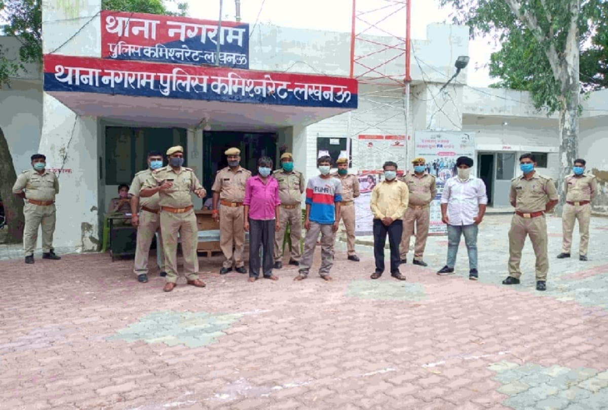 Five people arrested for giving less goods by putting remote and chip in electronic scales