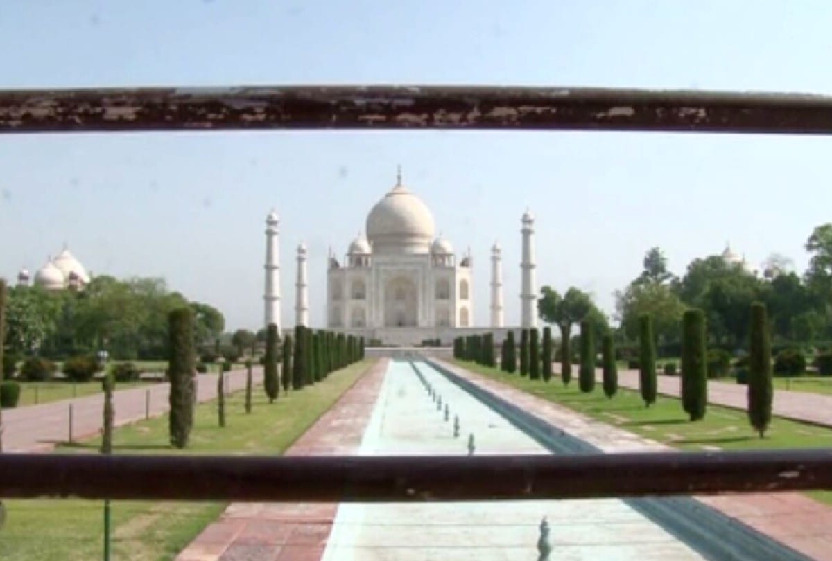Tourist came At Agra Monuments Sikandra Fatehpur sikri And Mahtab Bagh