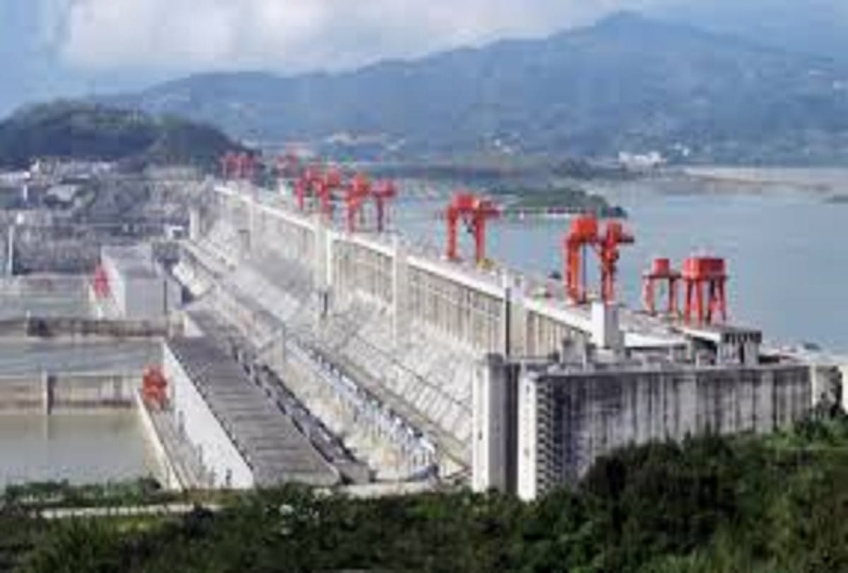 Uncontrolled floods in China world largest Three Gorges Dam in danger of collapse amid historic floods