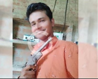 Young man took selfie with tamanche, sent to jail