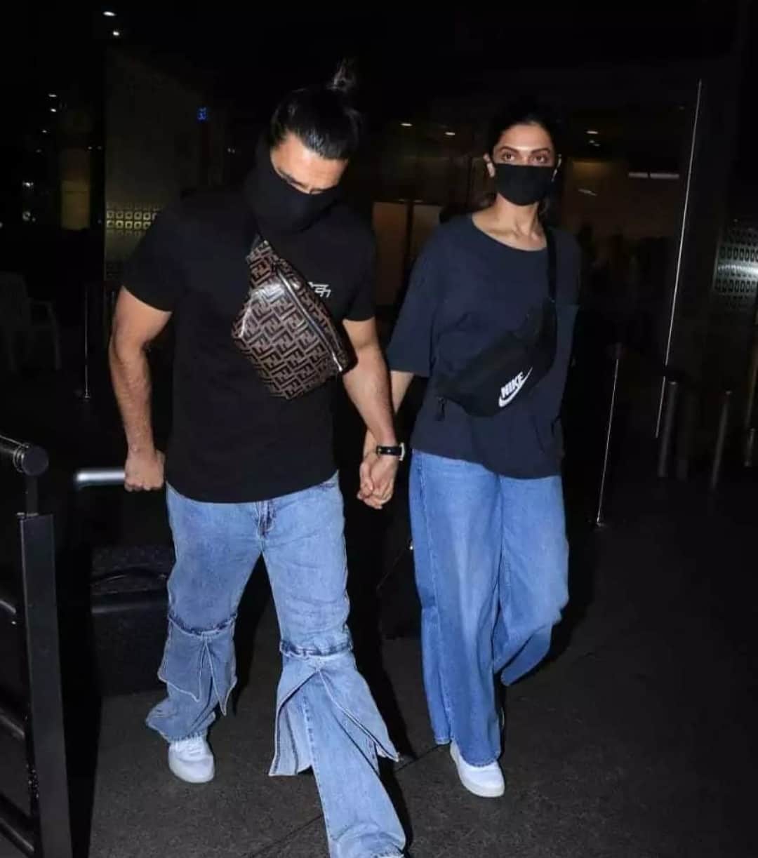 Deepika and Ranveer spotted at Mumbai airport  They were  coming back from Bangalore