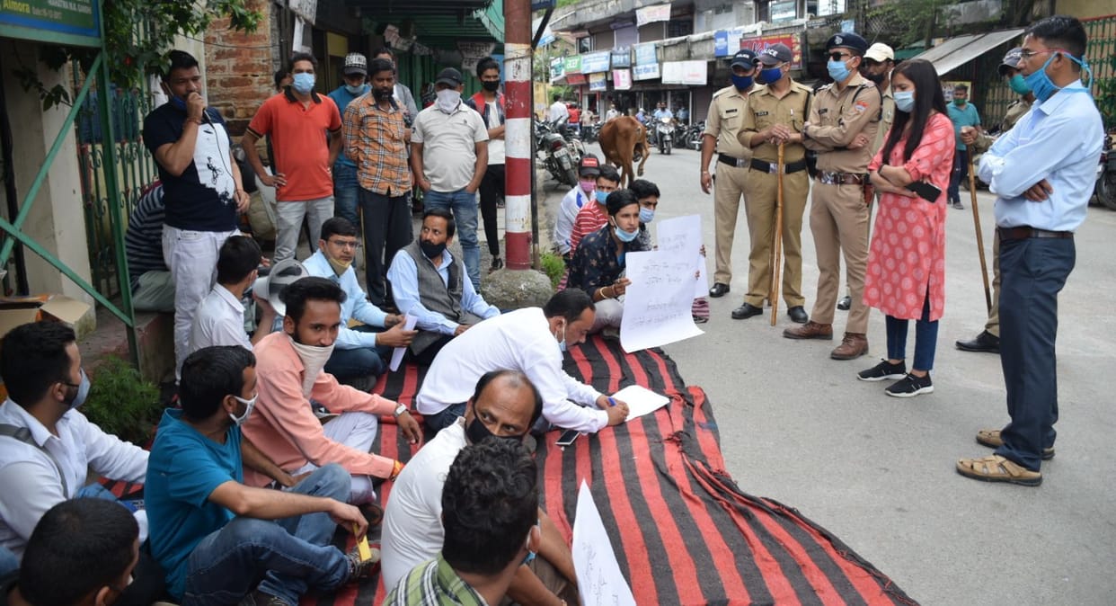 Protests and sloganeering, agree on demands in a week