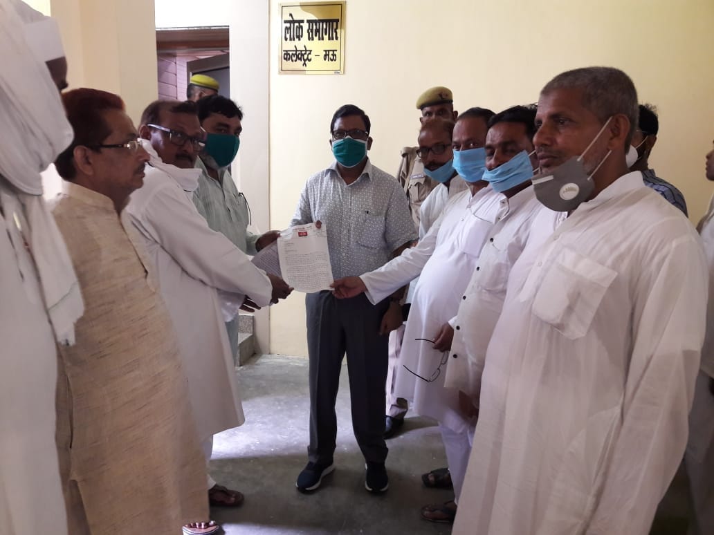 SP leaders submitted memorandum to city magistrate