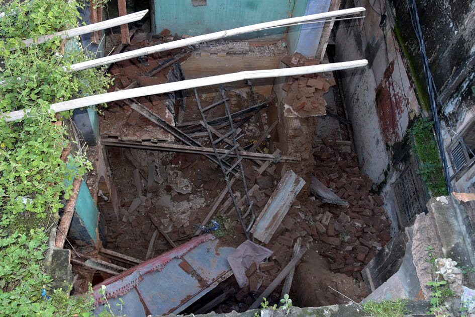 The roof and wall of the dilapidated Dharamshala fell in Rani Bazaar