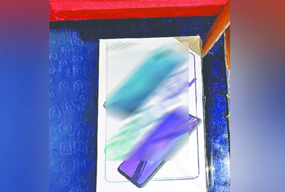 Stone Found in Smartphone Box after purchased by online Shopping in kotdwar