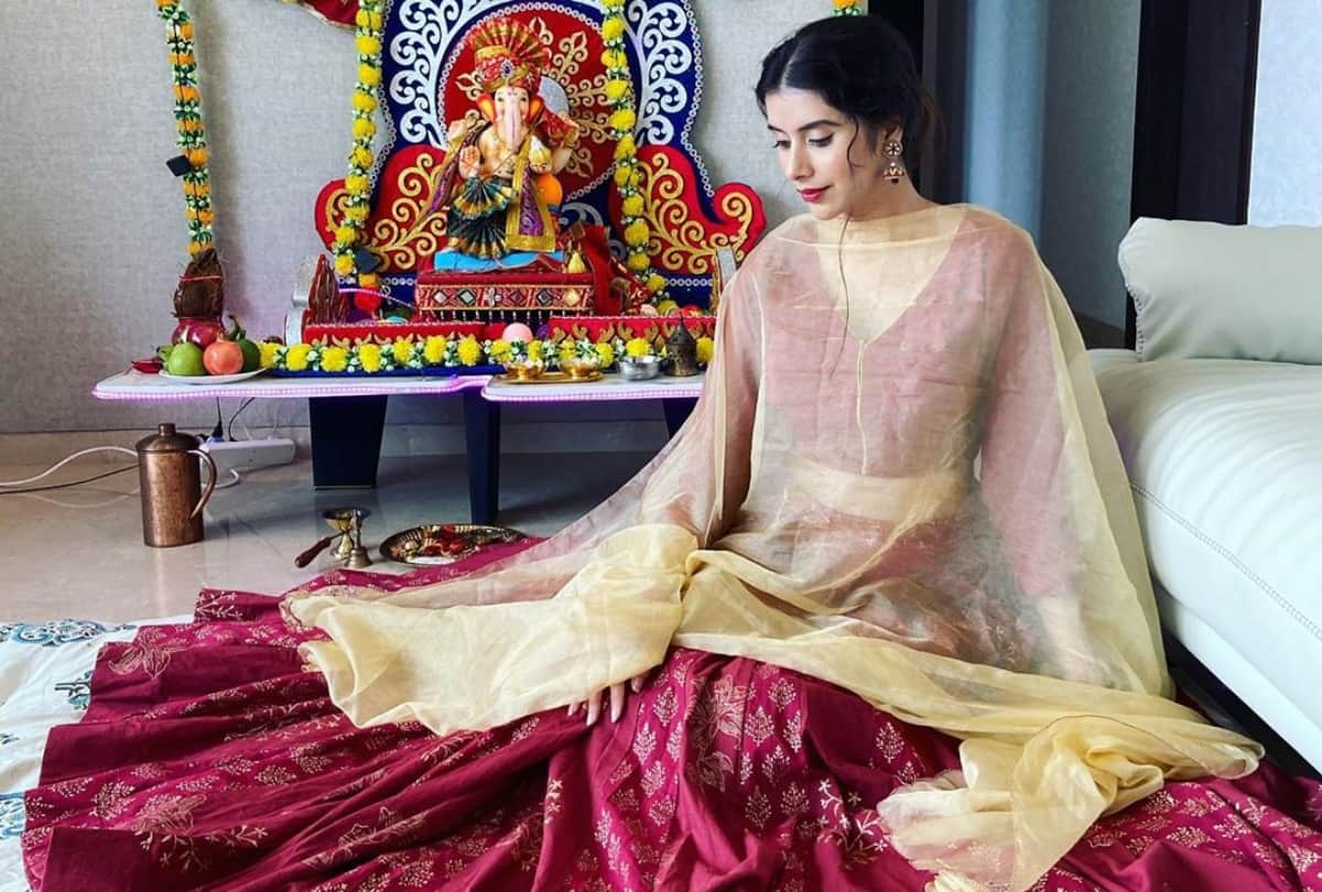 charu asopa doing ganpati puja in home