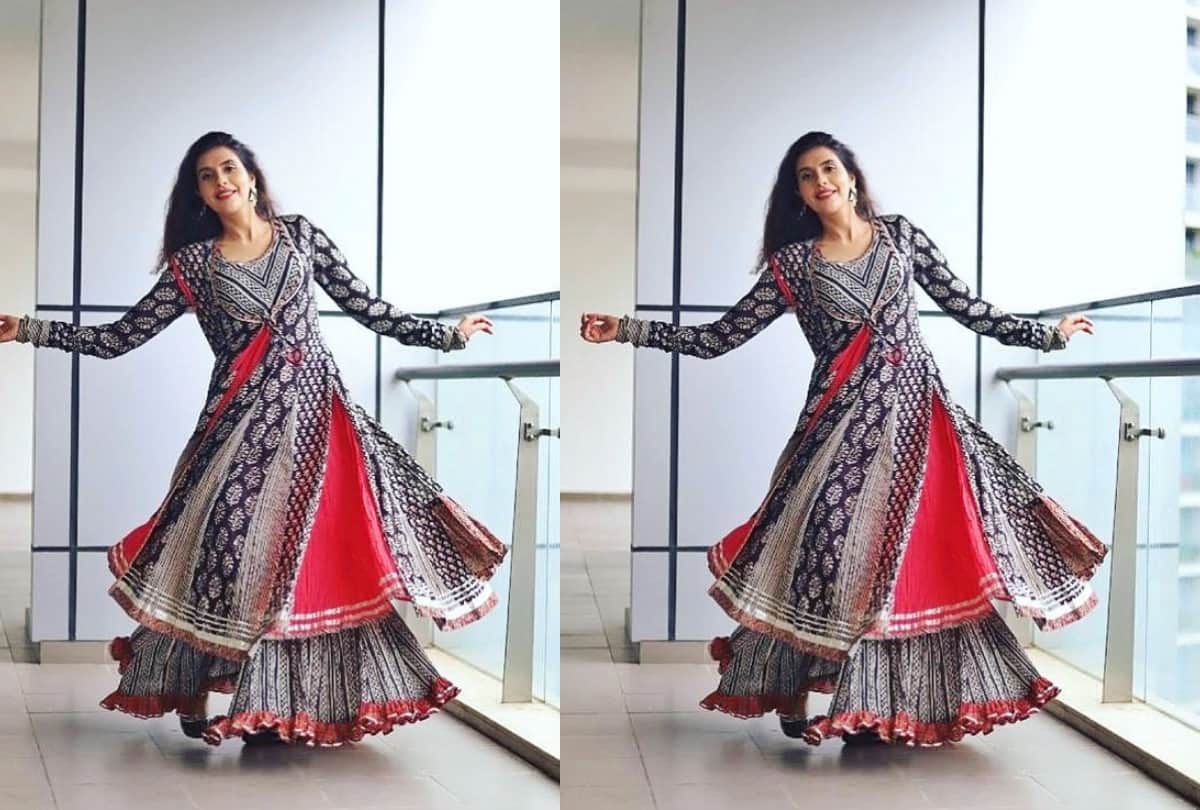 charu asopa doing ganpati puja in home