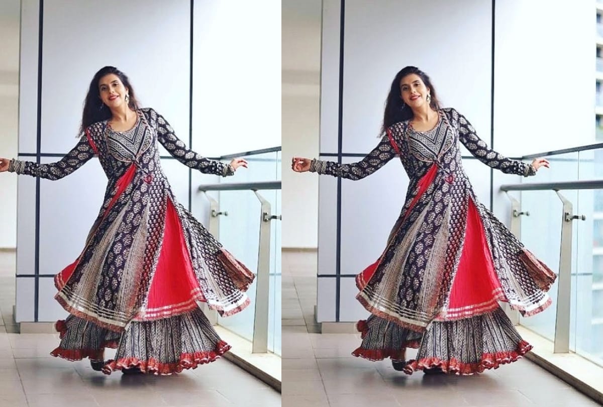 charu asopa doing ganpati puja in home