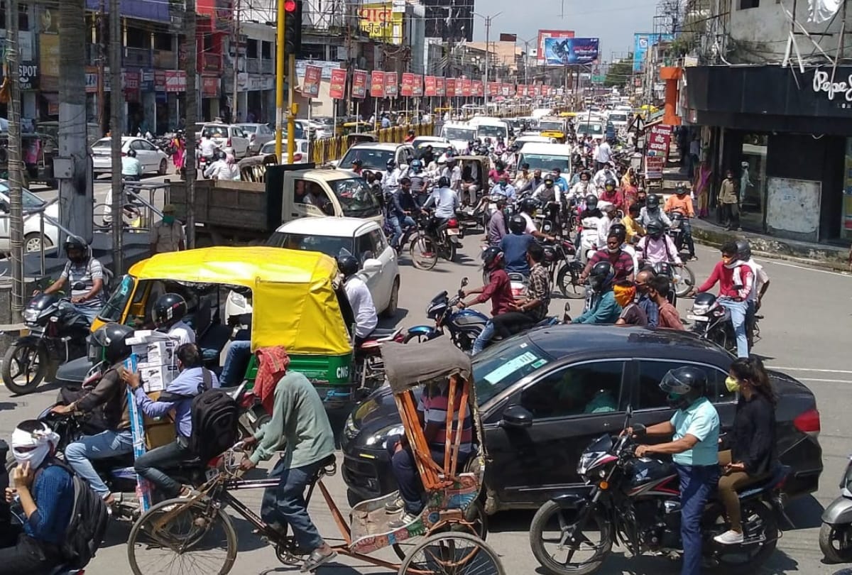 Photos of Unlock Gorakhpur people not follow corona protocol